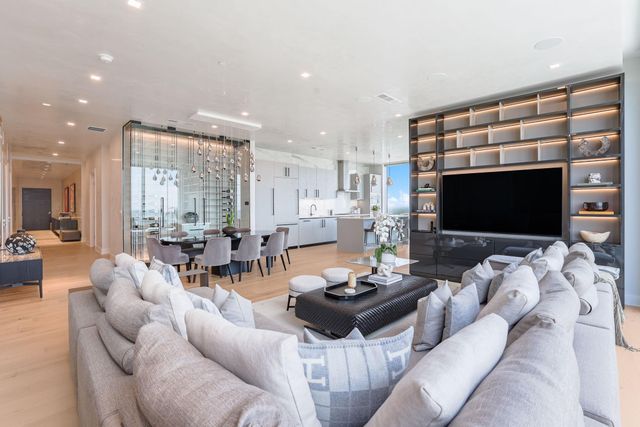 1711 Allen Parkway 2704, Houston, TX 77019