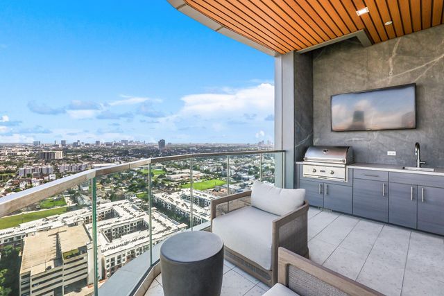 1711 Allen Parkway 2704, Houston, TX 77019