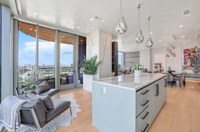 1711 Allen Parkway 2704, Houston, TX 77019