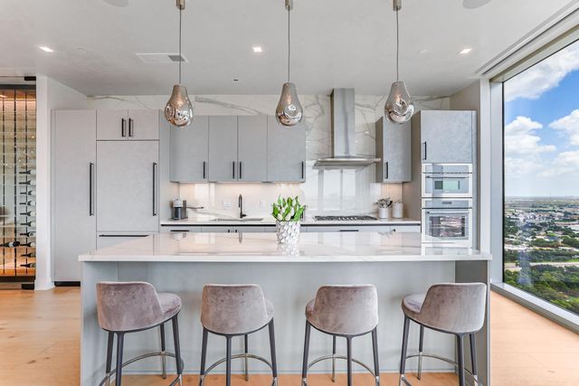 1711 Allen Parkway 2704, Houston, TX 77019