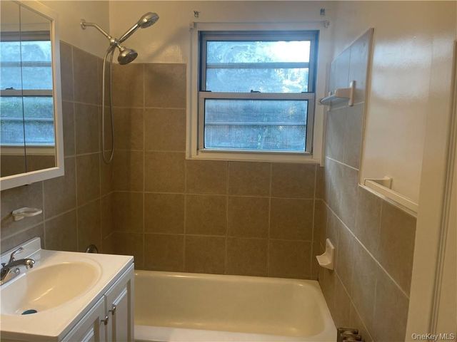 1010 Rottkampt Street 2, Valley Stream, NY 11580