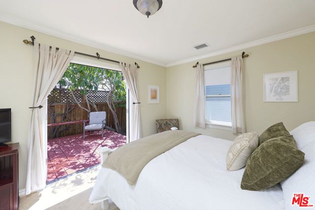 5960 Airdrome Street, Los Angeles, CA 90035