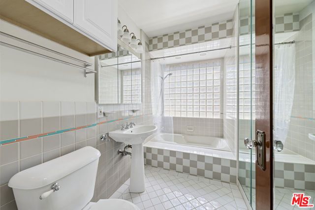 5960 Airdrome Street, Los Angeles, CA 90035