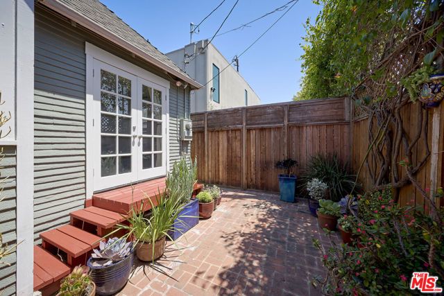 5960 Airdrome Street, Los Angeles, CA 90035