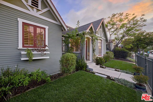 5960 Airdrome Street, Los Angeles, CA 90035