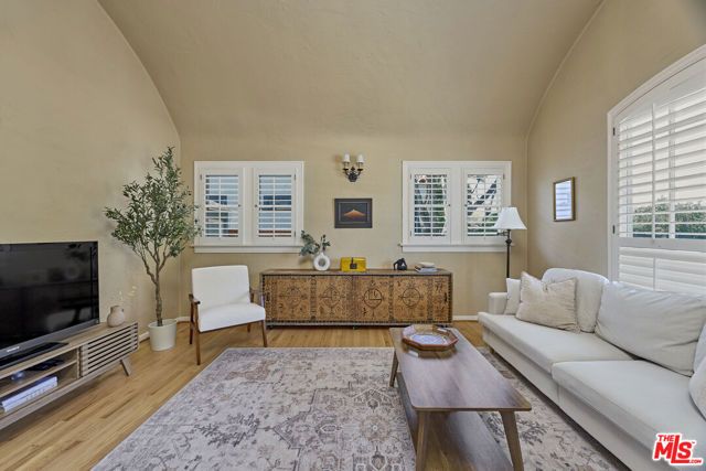 5960 Airdrome Street, Los Angeles, CA 90035