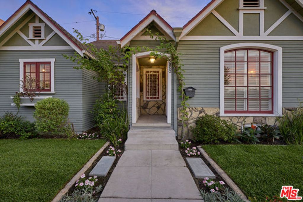 5960 Airdrome Street, Los Angeles, CA 90035