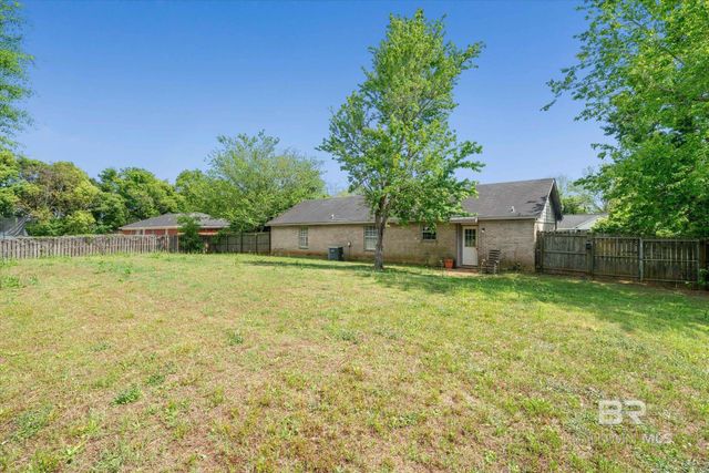 10221 Woodmere Drive, Fairhope, AL 36532