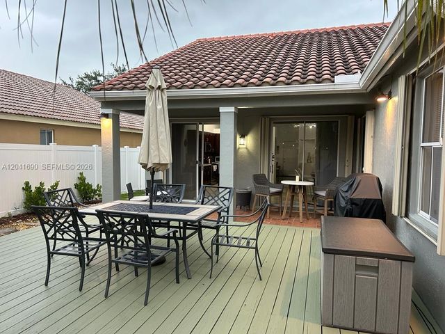 805 Falling Water Road, Weston, FL 33326