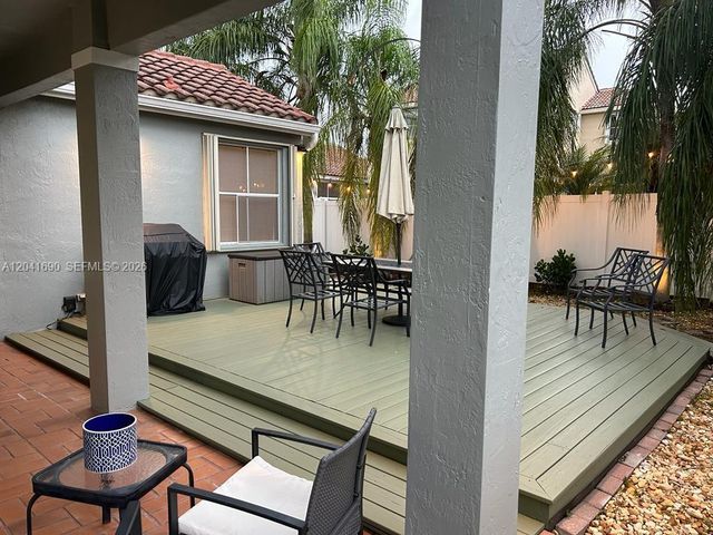 805 Falling Water Road, Weston, FL 33326