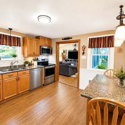18 Hunnewell Rd, Worcester, MA 01606