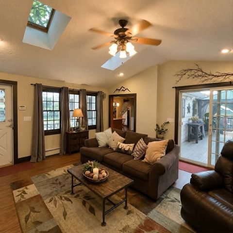 18 Hunnewell Rd, Worcester, MA 01606