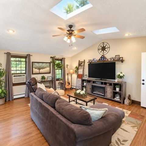 18 Hunnewell Rd, Worcester, MA 01606