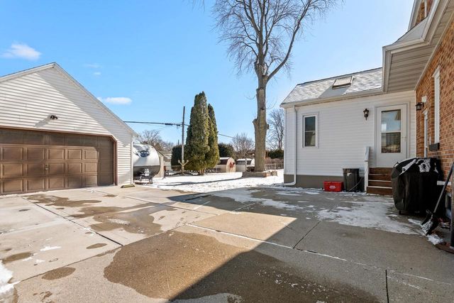 631 S 32nd STREET, Manitowoc, WI 54220