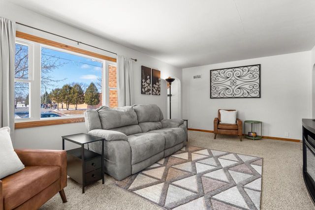 631 S 32nd STREET, Manitowoc, WI 54220