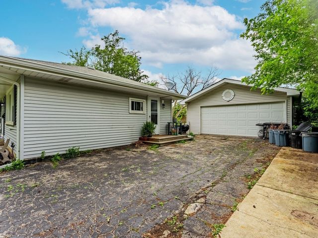 405 N Iowa Avenue, Villa Park, IL 60181