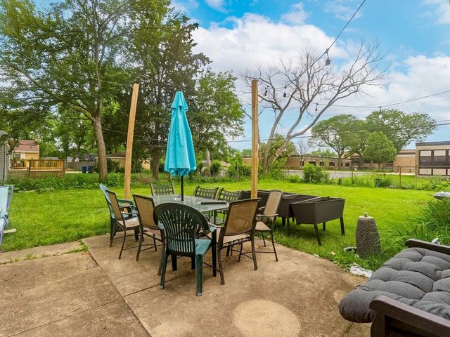 405 N Iowa Avenue, Villa Park, IL 60181