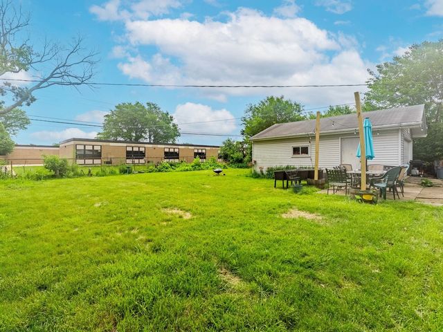 405 N Iowa Avenue, Villa Park, IL 60181