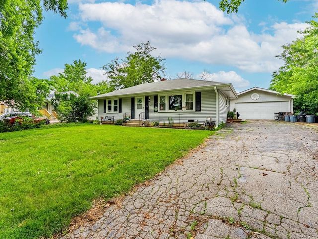 405 N Iowa Avenue, Villa Park, IL 60181