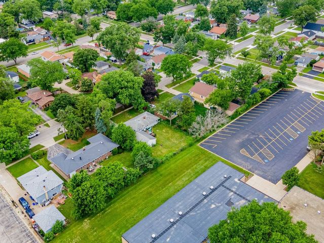 405 N Iowa Avenue, Villa Park, IL 60181