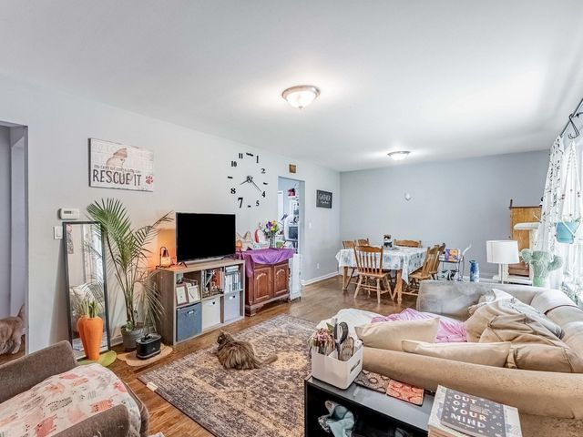 405 N Iowa Avenue, Villa Park, IL 60181