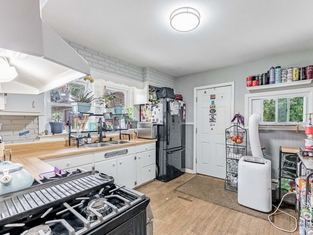 405 N Iowa Avenue, Villa Park, IL 60181