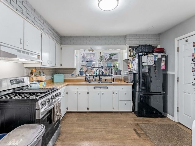 405 N Iowa Avenue, Villa Park, IL 60181