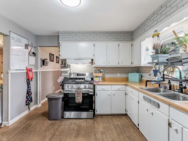 405 N Iowa Avenue, Villa Park, IL 60181