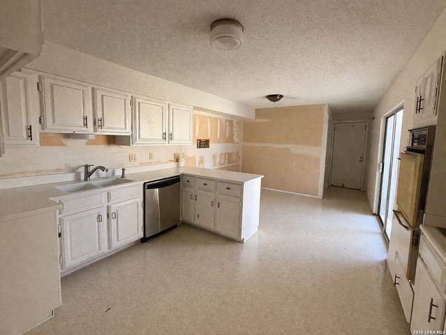 8929 Willmon, Windcrest, TX 78239