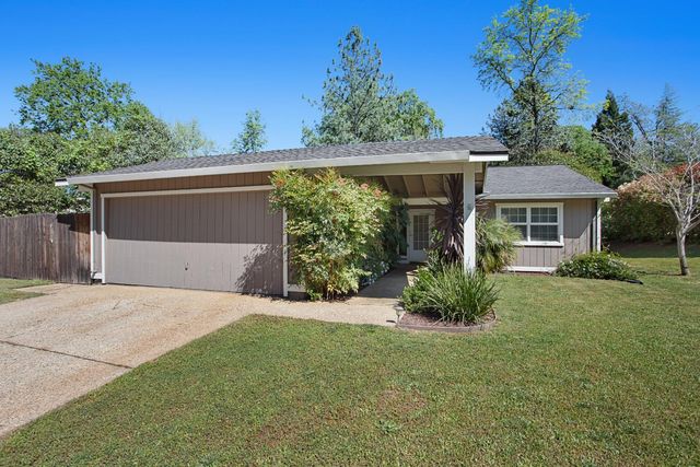 1038 Mikkelsen Dr, Auburn, CA 95603