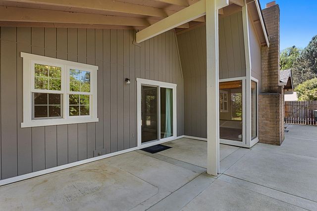 1038 Mikkelsen Dr, Auburn, CA 95603