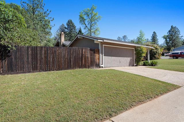 1038 Mikkelsen Dr, Auburn, CA 95603