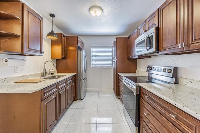 5617 HALIFAX DRIVE, Tampa, FL 33615