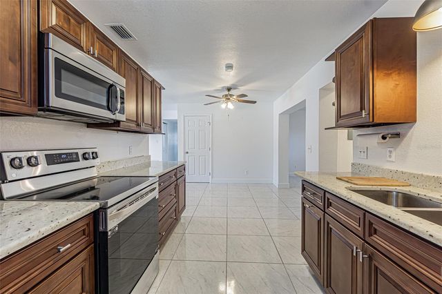 5617 HALIFAX DRIVE, Tampa, FL 33615