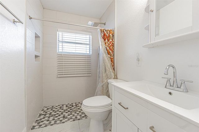 5617 HALIFAX DRIVE, Tampa, FL 33615