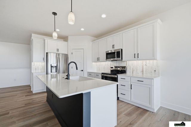 8631 S 49th Street, Lincoln, NE 68516