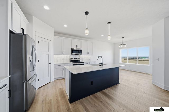 8631 S 49th Street, Lincoln, NE 68516