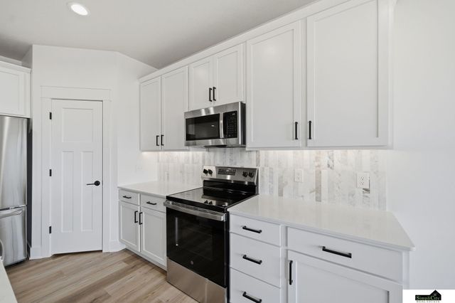 8631 S 49th Street, Lincoln, NE 68516