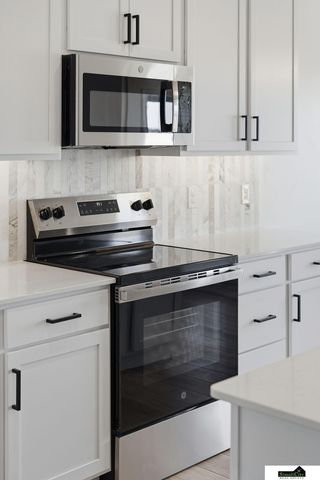 8631 S 49th Street, Lincoln, NE 68516