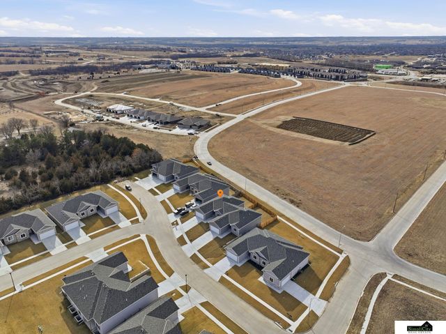 8631 S 49th Street, Lincoln, NE 68516