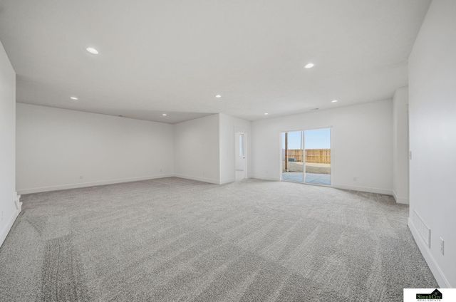 8631 S 49th Street, Lincoln, NE 68516