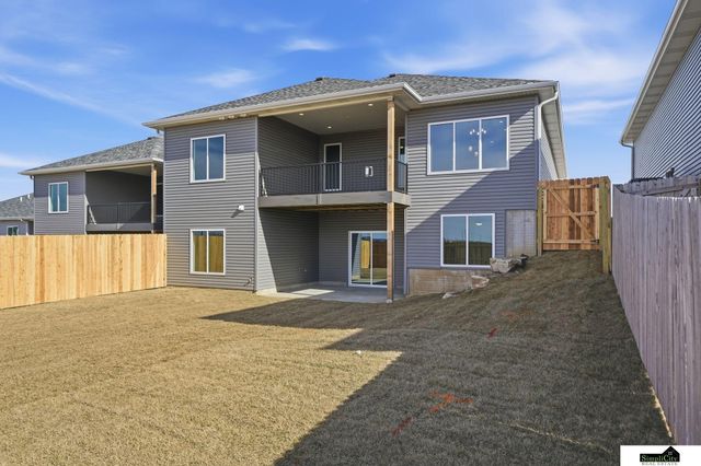 8631 S 49th Street, Lincoln, NE 68516