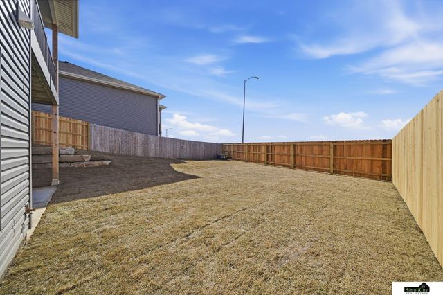 8631 S 49th Street, Lincoln, NE 68516