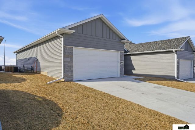 8631 S 49th Street, Lincoln, NE 68516
