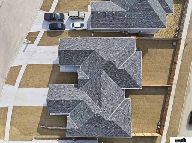 8631 S 49th Street, Lincoln, NE 68516