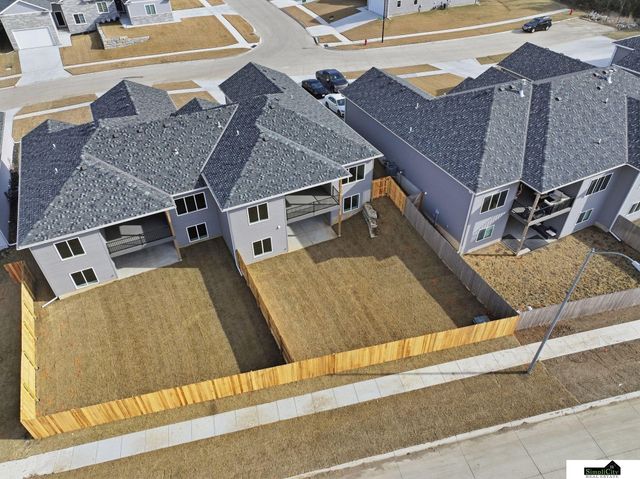 8631 S 49th Street, Lincoln, NE 68516