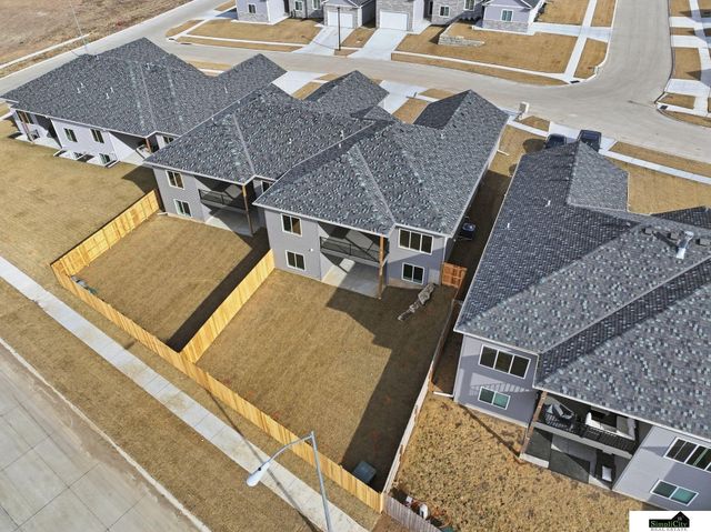 8631 S 49th Street, Lincoln, NE 68516