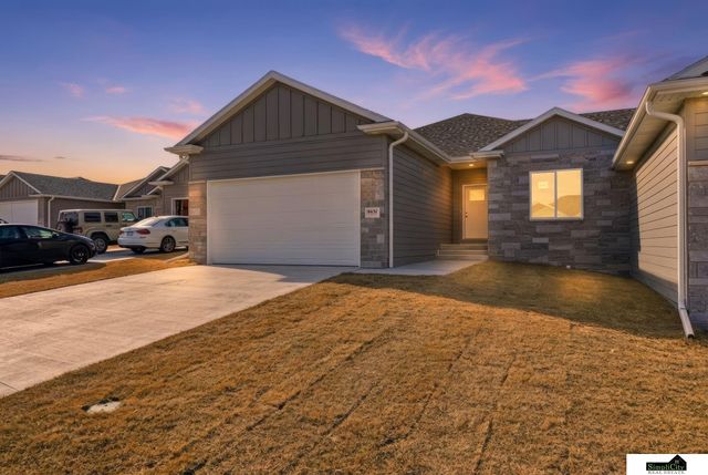 8631 S 49th Street, Lincoln, NE 68516