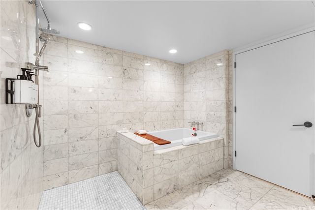 223 Saratoga Road 2322, Honolulu, HI 96815