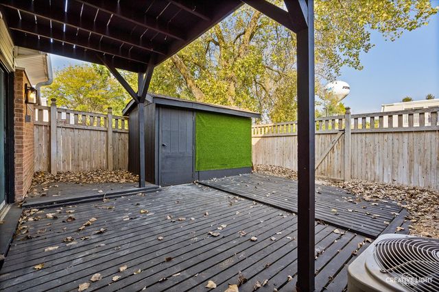 34W657 W Elm Court C, St. Charles, IL 60174